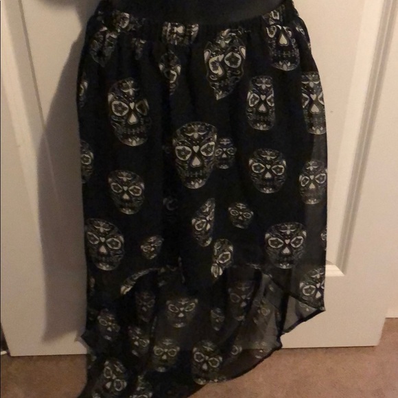 H&M high-low skull 💀 design skirt - Picture 2 of 3